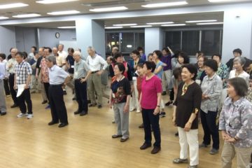 70、80代が多い合唱団。日に日にやる気が増してきています。